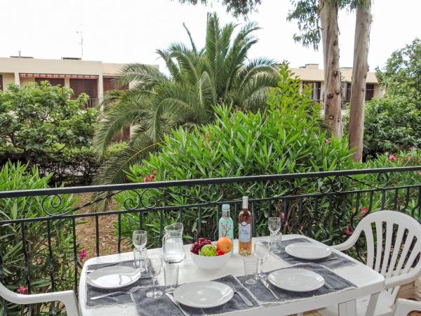 Apartment Le Village-3 by Interhome, Забронировать Апартаменты/квартира Отели Bandol Wine Route с парковкой, Парковка