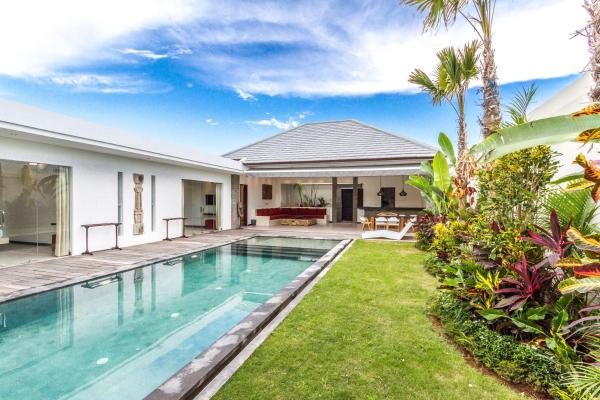 Villa Saha - Elegant 3-Bedroom in Seminyak