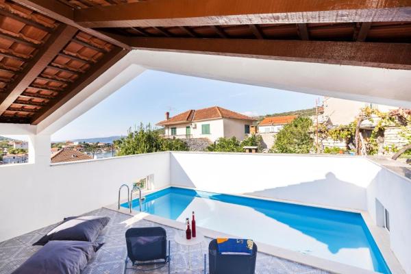 Villa Dororeja, Забронировать Дом для отпуска Виллы Дрвеник-Великов, Вилла