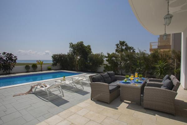 Villa Iris Mazotos in Larnaca
