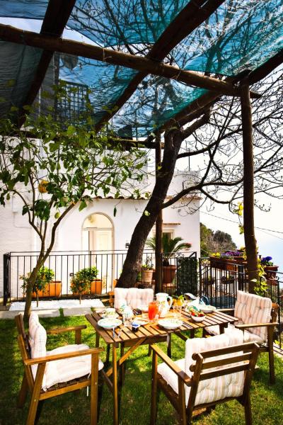 Villa Laura amazing breakfast,private outdoor hot tub, Positano experience