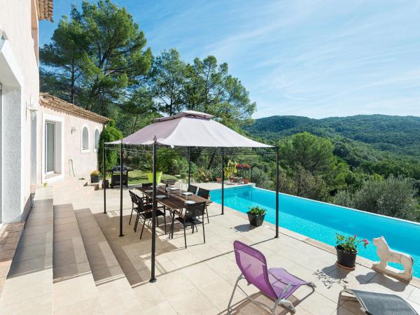 Spacious Villa in Bargemon With Swimming Pool and Airconditioning
