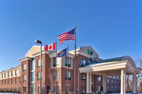 Holiday Inn Express & Suites Detroit - Novi by IHG