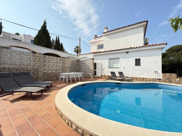Agi Villa Grecs, Забронировать Дом для отпуска Отели Росас с парковкой, Парковка