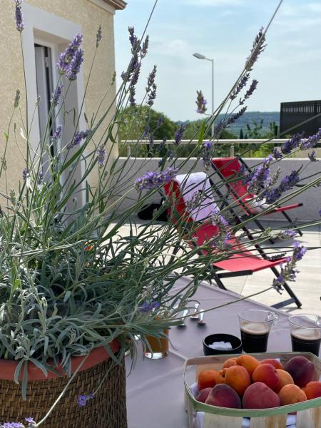 Val des Bruyères - gîte 15mn Pézenas avec terrasse et cour close - Parking privatif securisé - wifi FTTH gratuit, Забронировать Дом для отпуска Виллы Нефьес, Вилла