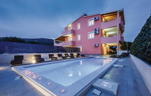 Amazing Home in Kastel Novi With Sauna, Wifi and 9 Bedrooms