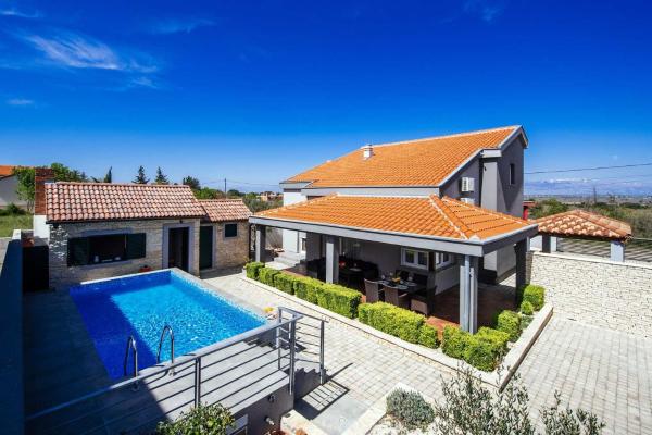 Villa Enna with heated pool, Zadar, Забронировать Вилла Crno Задарская жупания