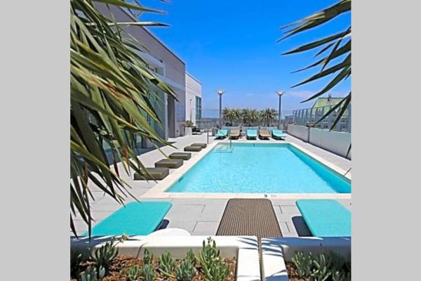 Luxury Highrise Living Downtown LA, Забронировать Апартаменты/квартира Отели Большого Лос-Анджелеса с бассейном, Бассейн