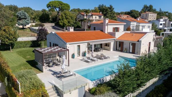 Villa Efa by Villas Holiday, Забронировать Гостевой дом Вишнян Central Istria