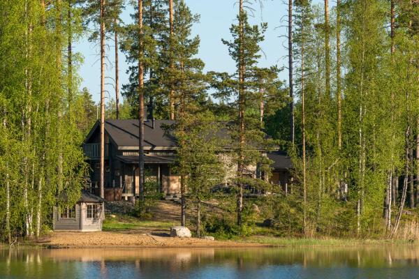 Beautiful lakeside Villa Vetojärvi, Забронировать Вилла Отели Pennala с бассейном, Бассейн