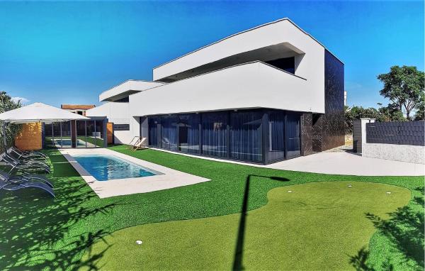 Villa Aurus