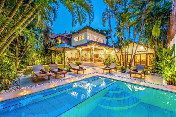 Villa Berlin - Private 6 BDR Villa in Seminyak with Pool and Garden, Забронировать Вилла Коттеджи провинции Бали, Коттедж