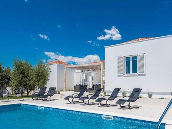 Villa in Debeljak with Pool near the Sea