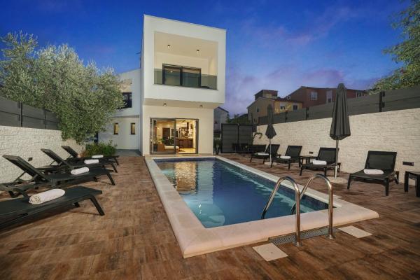 Villa Nola Luxury Vodice, Забронировать Вилла Отели Водице с парковкой, Парковка