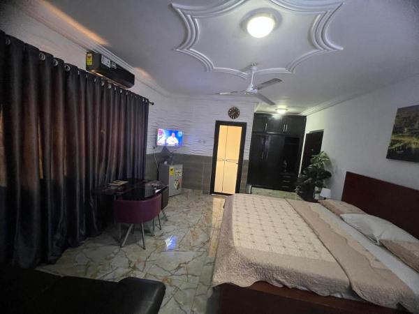 NESTA BARRON -Home Away from Home, Забронировать Отель «постель и завтрак» North Legon Ga East