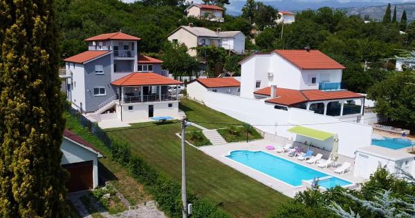 Villa HS, Забронировать Вилла Отели Мостар с парковкой, Парковка