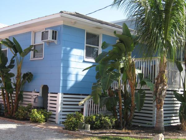 The Holiday Court Villas and Suites