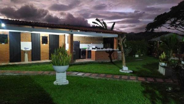 Inviting 14-Bed Villa Sleeps 29 Parking, Забронировать Вилла Toro Валье дель Каука
