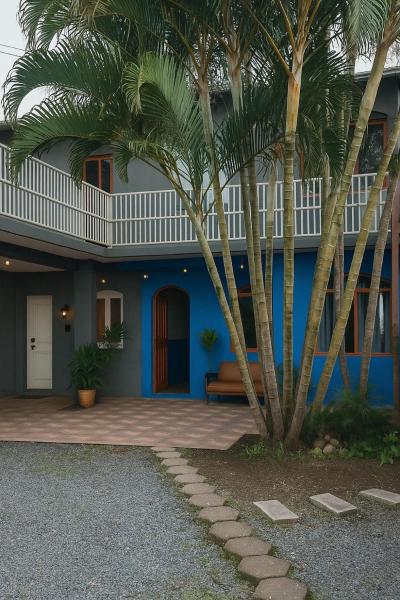 Fica, Vai ter Bolo Hostel