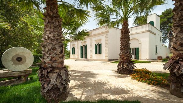 Villa Galluccio with swimming pool, Забронировать Дом для отпуска Виллы Галатина, Вилла