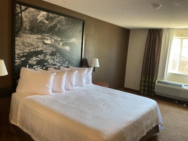 Super 8 by Wyndham Colorado Springs Airport