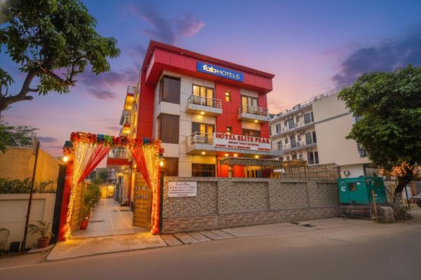 FabHotel Elite Peak