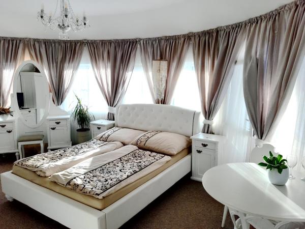 Penzion a Restaurace Belveder Romantico, Mini-zoo, Free parking, Забронировать Гостевой дом Отели Рудных горы с парковкой, Парковка