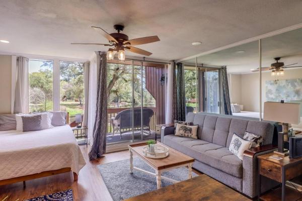 Lakeside Villa - Quite Location, walk to the Country Club