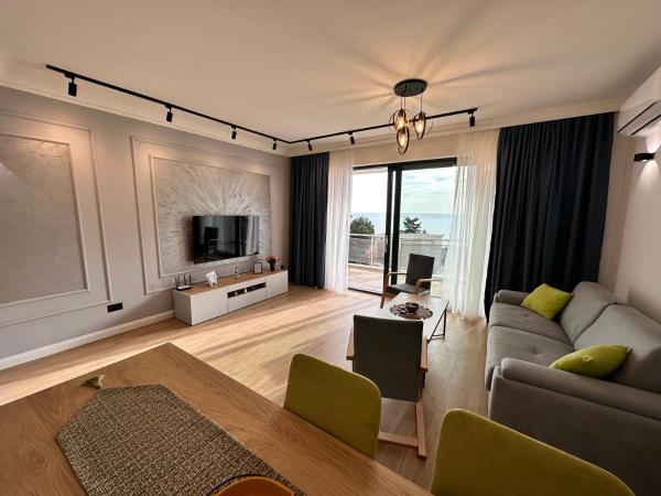 White Star Apartments
