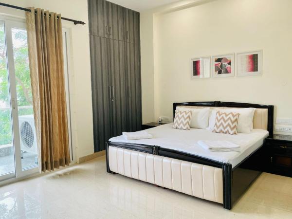 BluO 1BHK - DLF CyberCity, MG Road - Balcony, Lift