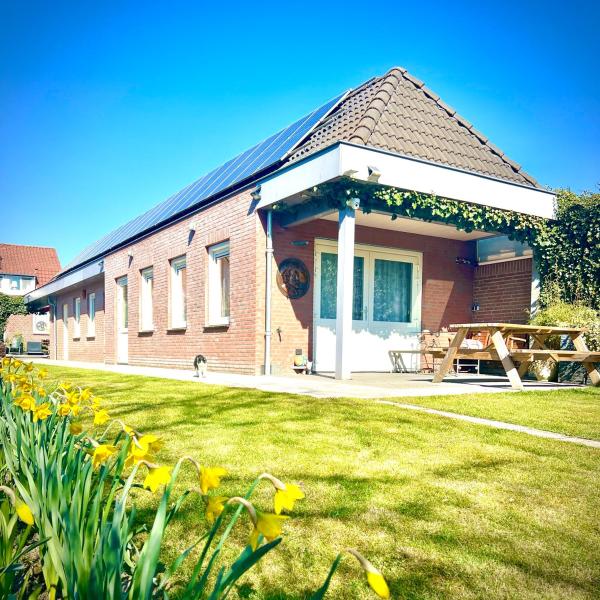 Rooi Bij de Knoptoren B&B, Забронировать Отель «постель и завтрак» Синт-Эденроде Северный Брабант