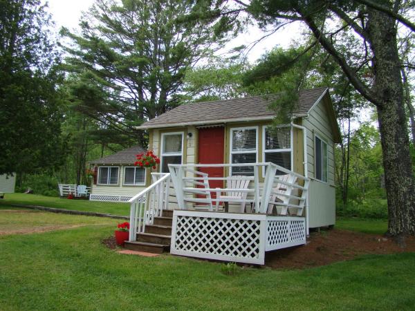 Bay Leaf Cottages & Bistro