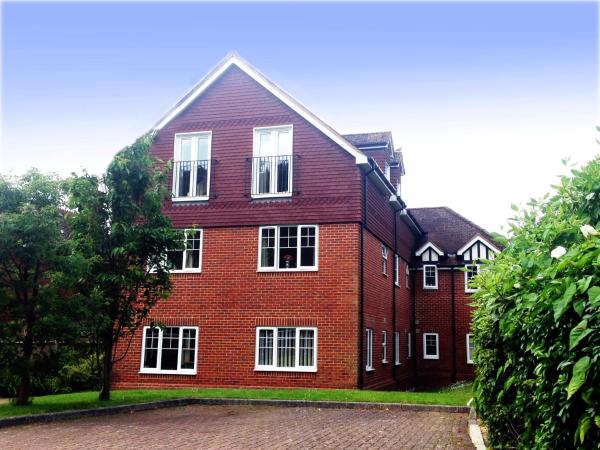 Basingstoke Apartments - St Raphael House, City Centre Charming Apartments