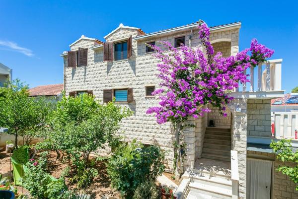 Apartments with parking space Supetar, Brac - 5670, Забронировать Апартаменты/квартира Супетар Брач