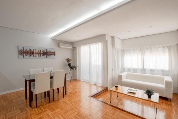 Light and bright apartment in central Valencia