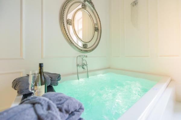 JACUZZI SINAGOGA view