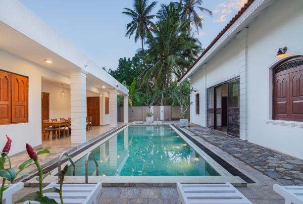Idda Boutique Villa - Four Bedroom Luxury Villa with Private Pool Near the Beach, Забронировать Вилла Отели Округа Галле с парковкой, Парковка