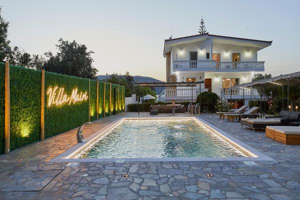 Villa Mairi - 2 private pools & Game Room near Athens, Забронировать Апартаменты/квартира Отели Саламин с бассейном, Бассейн