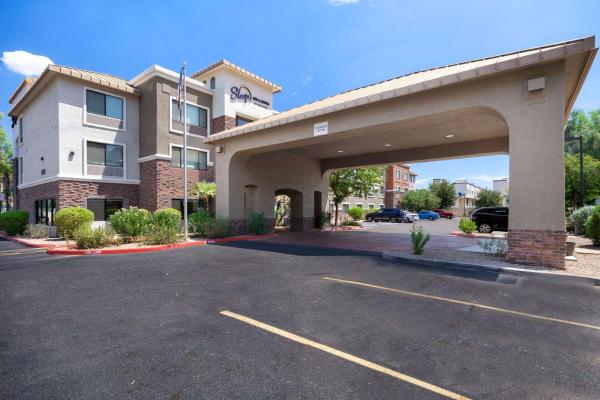Holiday Inn Express and Suites Phoenix Tempe - University
