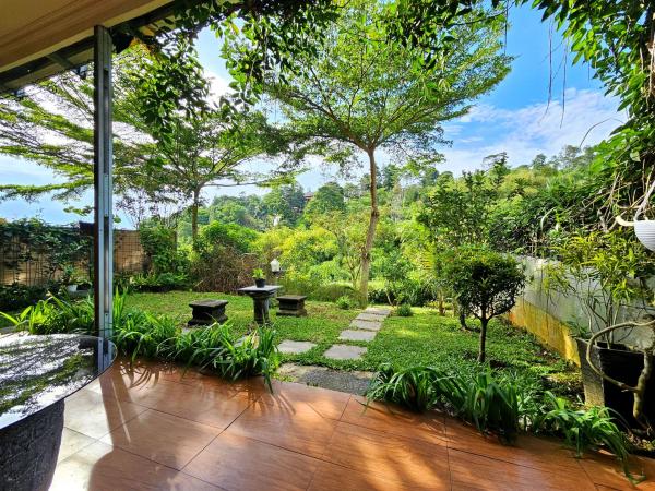The Wiltshire Dago Pakar - Hillside Villa MAX 12 ORANG, Забронировать Дом для отпуска Виллы Бандунга, Вилла