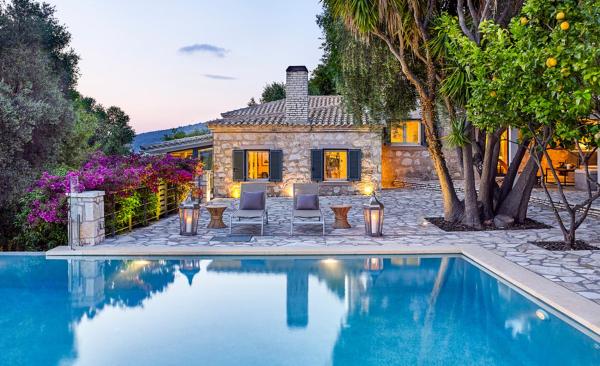 Villa Ioli- Beachfront Luxury Residence, Забронировать Вилла Коттеджи Игуменица, Коттедж