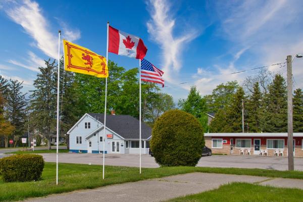 Maple Leaf Inn & Suites