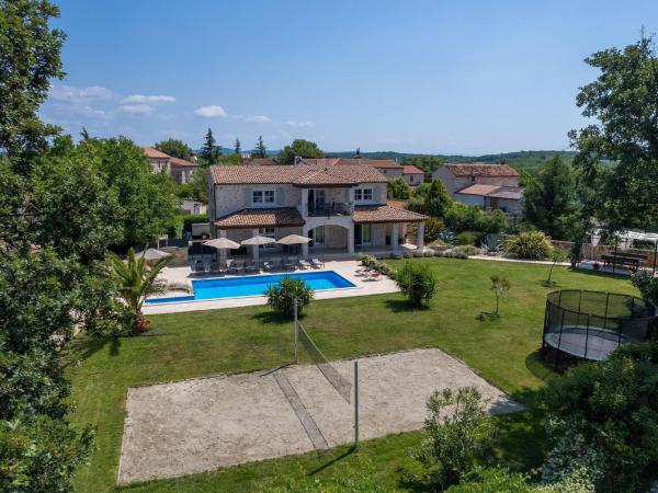 Picturesque Villa in Verteneglio With Pool