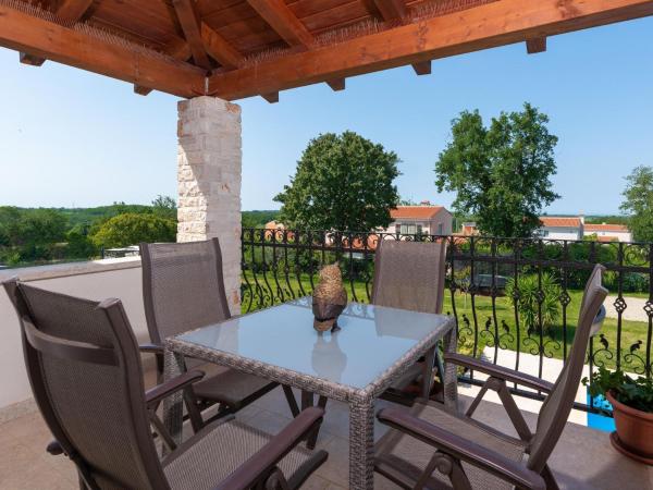 Picturesque Villa in Verteneglio With Pool