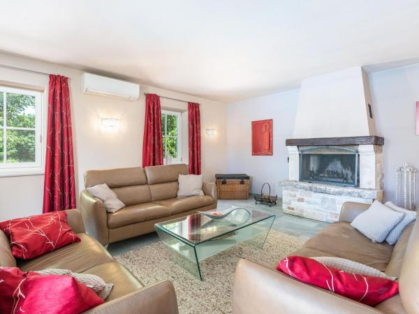 Picturesque Villa in Verteneglio With Pool