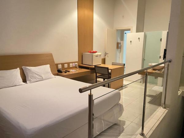 MOTEL MEDITERRÂNEO, Забронировать Мотель Отели Минас-Жерайс с парковкой, Парковка