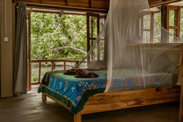 Monkey Mansion - Jungalows & Tours, Забронировать Лодж Кхао-Сок Сурат Тхани
