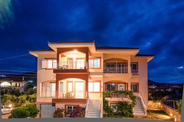 Lakis Apartments