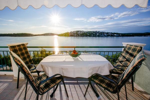 Holiday Home Villa Villa Branka direkt am Strand by Interhome