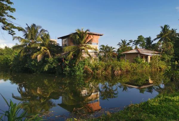 EKUKU lake houses, Забронировать Отель Kumbalgama Округ Галле